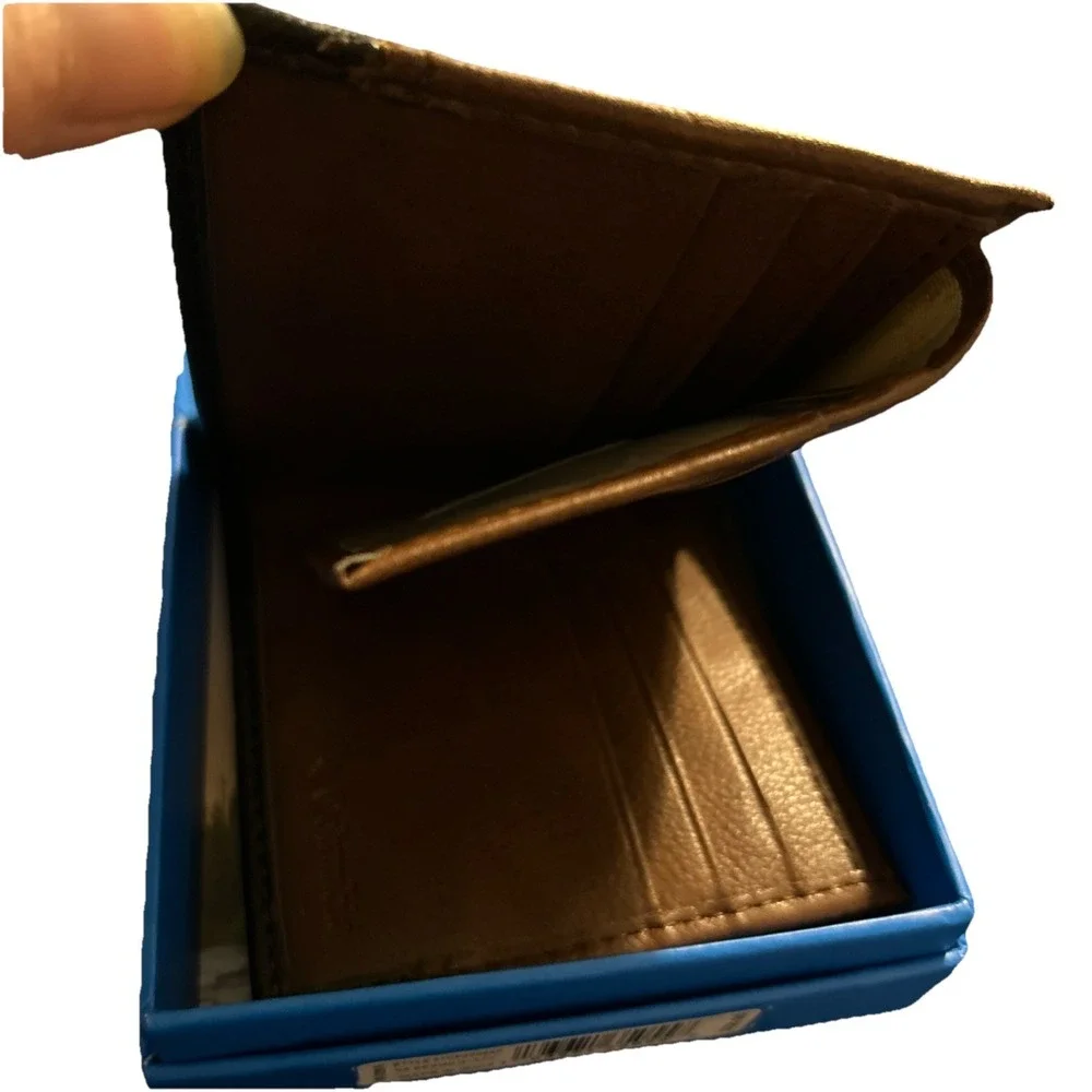 NWT COLUMBIA BROWN/BLACK Leather Wallet billfold MSRP $38